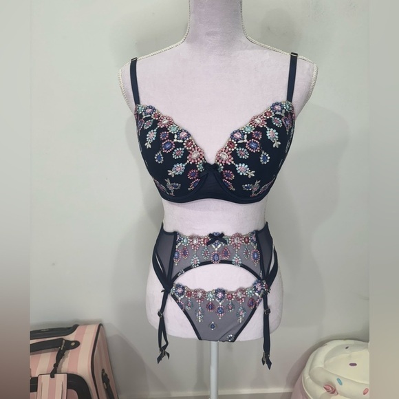 Victorias Secret jewel embroidery lingerie set πβ¨π - Picture 3 of 5